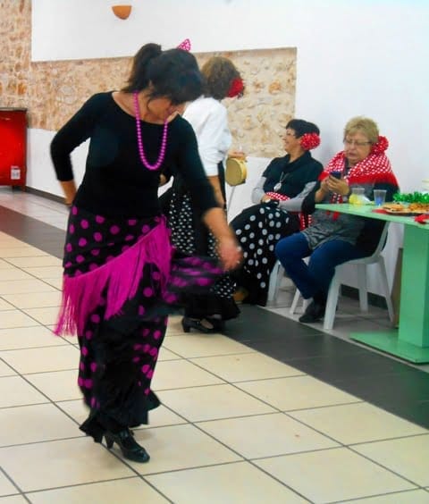 Rebeca Alibrando celebra la navidad con sus alumnos