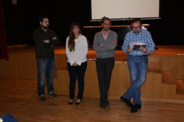 Sandra Gertrúdix junto a los ponentes de la mesa redonda