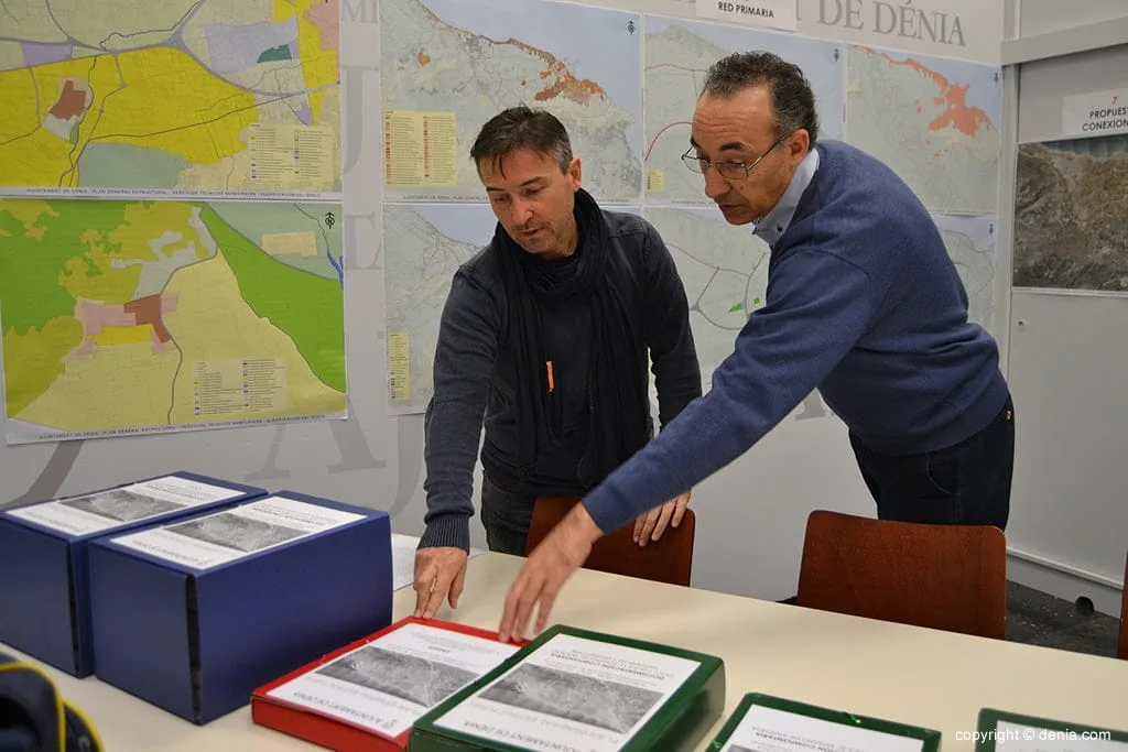 Dénia propondrá un acceso subterráneo al puerto 1 Vicente Chelet explica el documento del Plan General Estructural de Dénia
