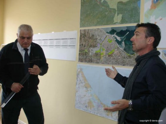 Vicente Chelet e Rogelio Mira explicando o Plano Estrutural