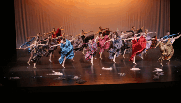 Imatge: Forma part d'una cosa gran a l'Estudi de Dansa Patricia Sentí