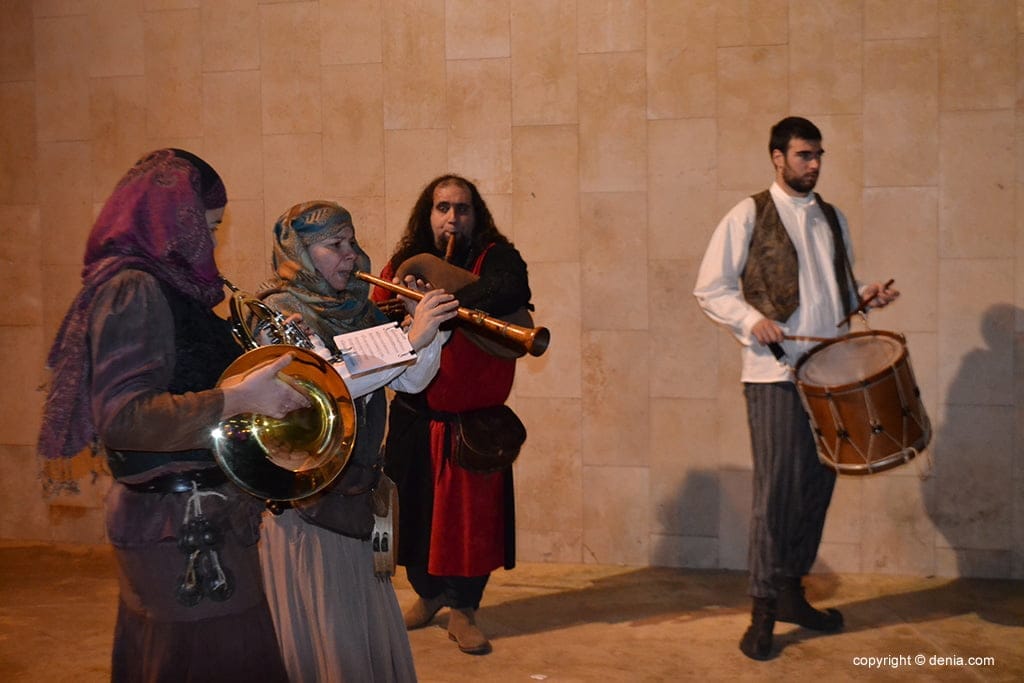 La época medieval se instaló en el centro histórico dianense 1 grupo de animación del Mercado Medieval