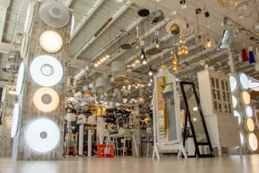 Plafones, espejos y mobiliario en Dénia – Vimaluz