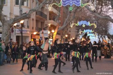 Carteros reales en Dénia – malabaristas y ballet