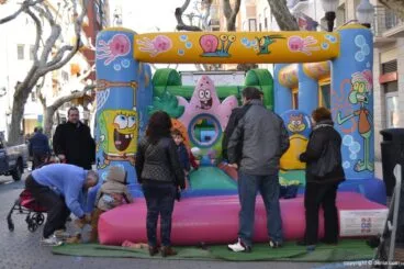 Mig Any Solidari Festes de Dénia – niños en los castillos hinchables