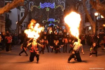 Carteros reales en Dénia – malabaristas con fuego