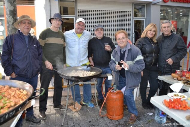 Las peñas festeras superan los 1.000 kilos de alimentos recogidos en el Mig Any Solidari 16 12 Mig Any Solidari Festes de Dénia Peñas festeras