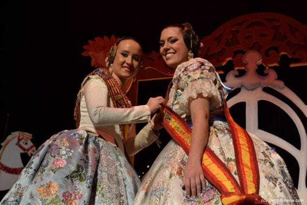 La falla París Pedrera exaltó a Irene González como Fallera Mayor 16 16 Presentación París Pedrera 2015 pleitesía de Carla Petrie