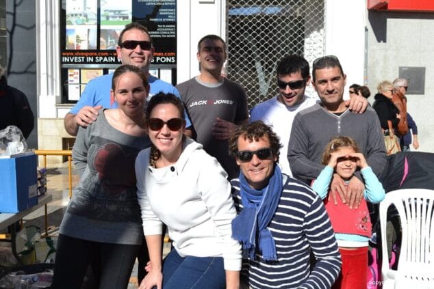 Las peñas festeras superan los 1.000 kilos de alimentos recogidos en el Mig Any Solidari 22 17 Mig Any Solidari Festes de Dénia Miembros de las peñas