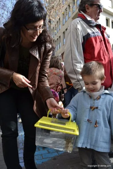 Andrés con sus tortugas