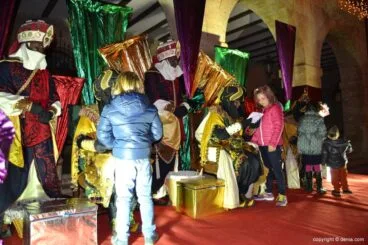 Carteros reales en Dénia – Entrega de cartas