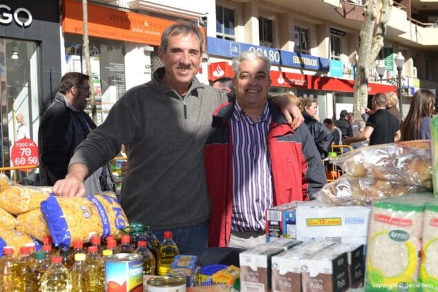 Las peñas festeras superan los 1.000 kilos de alimentos recogidos en el Mig Any Solidari 5 23 Mig Any Solidari Festes de Dénia Paco Arnau y Fernando Marí Perles