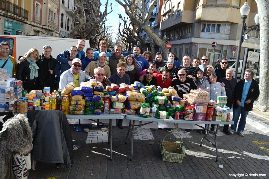 Las peñas festeras superan los 1.000 kilos de alimentos recogidos en el Mig Any Solidari 1 Mig Any Solidari Festes de Dénia - Peñas