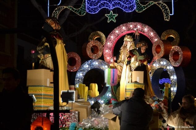 37 Cabalgata Reyes Magos 2015 Carroza de Gaspar