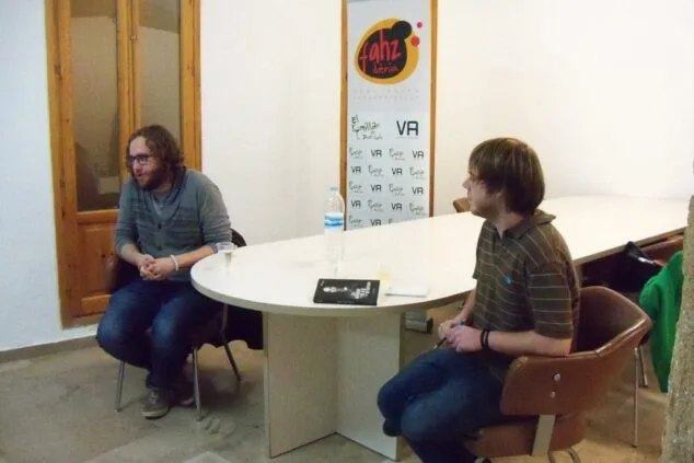 Adrian Oliver en la asociación Fahz