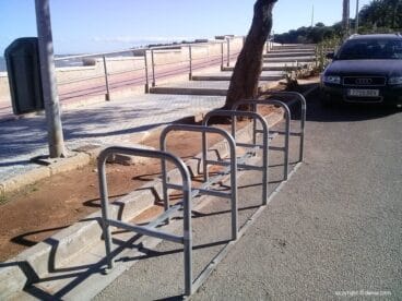 Aparcabicis en el Paseo Marineta Cassiana