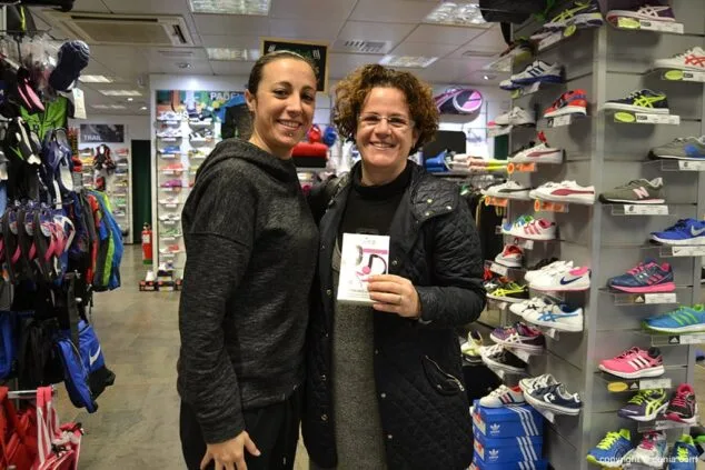Arantxa con Vero de Esports Colau