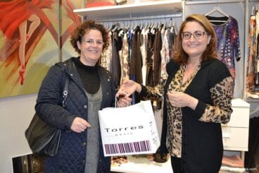 Arantxa recibe el regalo de Torres Basic