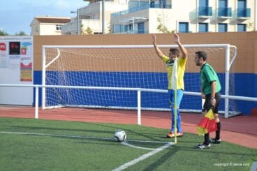 Auriña sacando un saque de esquina
