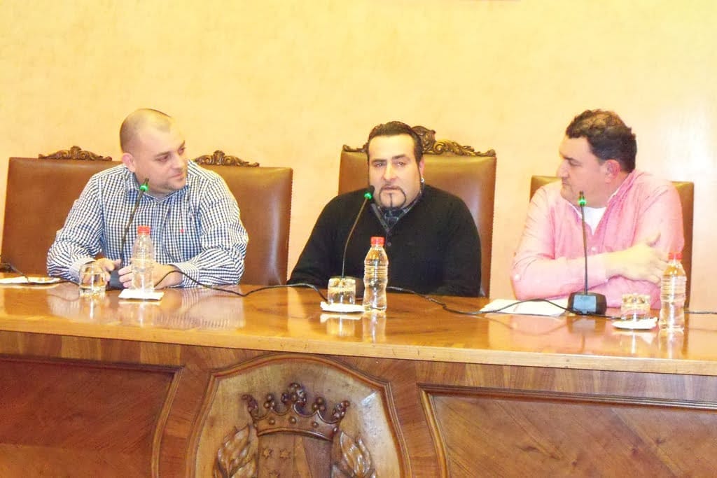 Charla de artistas falleros en Dénia