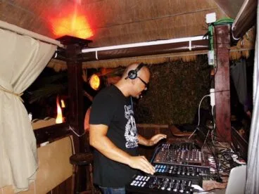 DJ