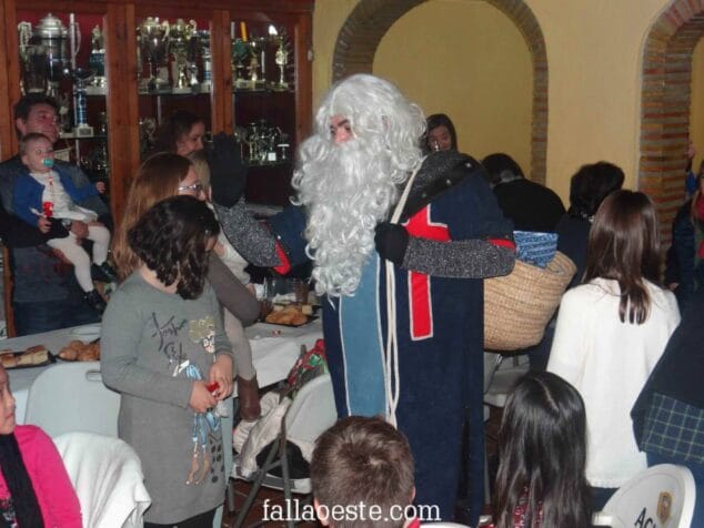 El Paje Real visita el casal del Oeste