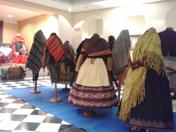 Exposición de indumentaria tradicional valenciana