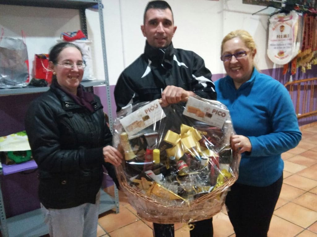 La Falla Campaments entregó su cesta de Navidad 1 Ganador de la cesta de Navidad de la falla Campaments