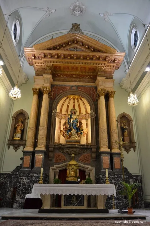 Iglesia de Nuestra Señora de la Asunción altar de la iglesia