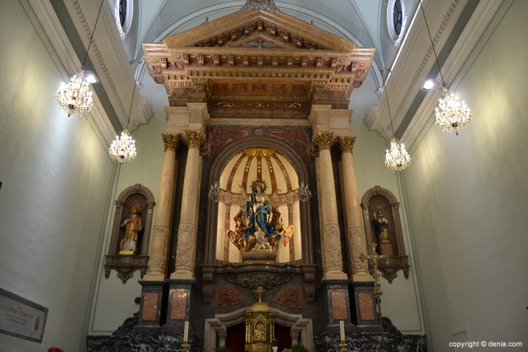 Iglesia de Nuestra Señora de la Asunción - el altar