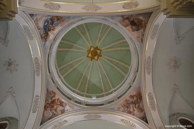 Iglesia de Nuestra Señora de la Asunción interior de la cúpula