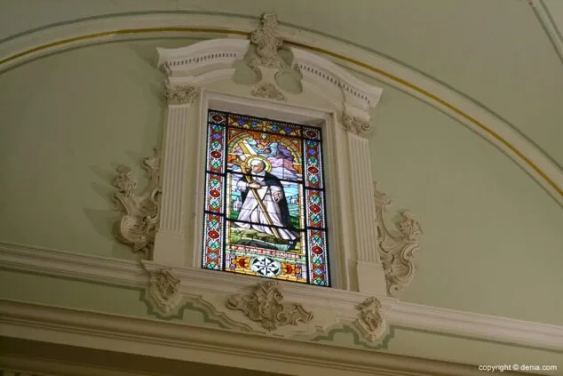 Iglesia de Nuestra Señora de la Asunción vidriera