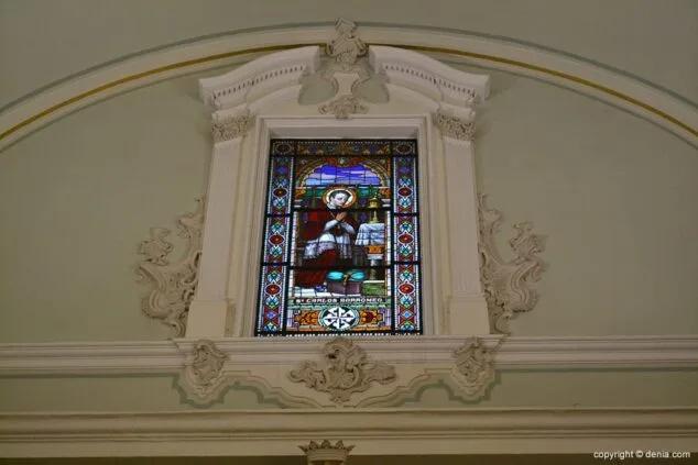 Iglesia de Nuestra Señora de la Asunción vidrieras