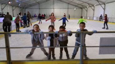 La xicalla de Baix la Mar en la pista de hielo