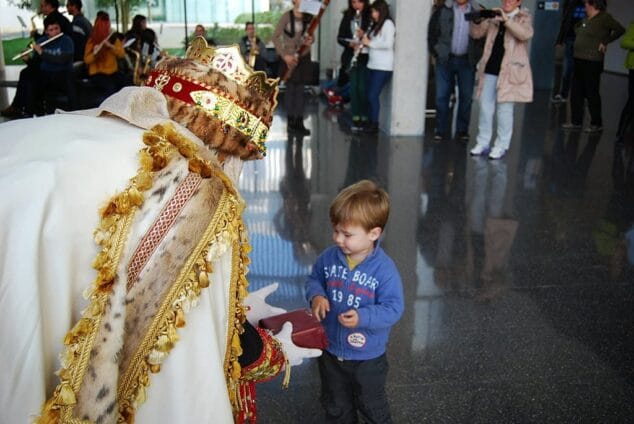 Los Reyes Magos sorprendieron a los niños del Hospital