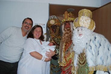 Melchor Gaspar y Baltasar con los recién nacidos