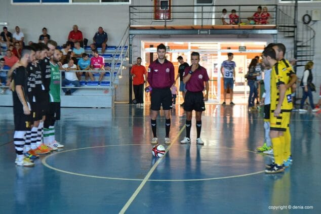 Minuto de silencio en un partido de fútbol sala