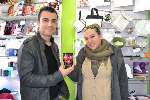 Pedro ganó una taza personalizada en Impresionarte