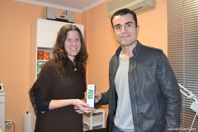 Pedro recoge su premio de Campos de Aloe