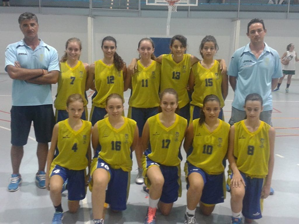 Quique García con el Dénia Básquet Cadete Femenino