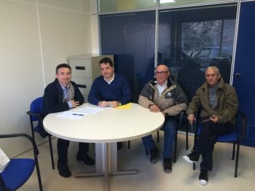 Vicente Chelet con vecinos de la Avd. Alcoy