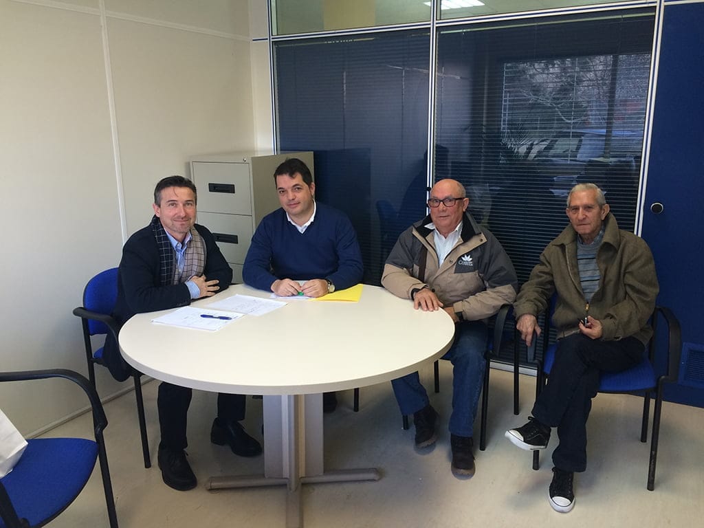 Vicente Chelet con vecinos de la Avd. Alcoy