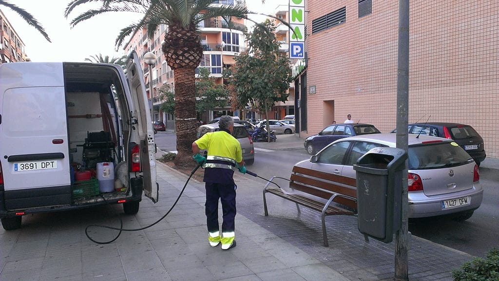 Trabajo de limpiezas en el Saladar