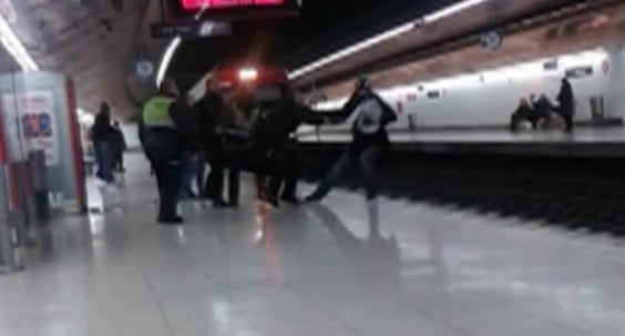 Un policía muere en el metro de Madrid