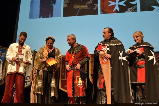 01 Presentación de capitanes Mig Any de Moros Intercambio de regalos
