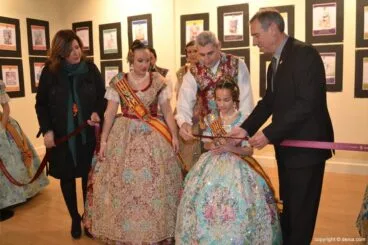 Inauguración exposición del Ninot 2015 – Candela corta la cinta