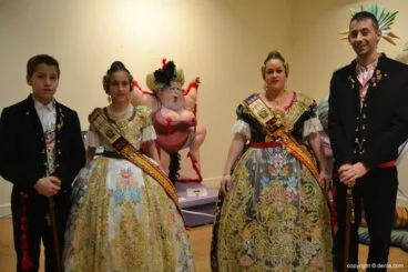 Inauguración exposición del Ninot 2015 – Los cargos de la falla Diana con su ninot