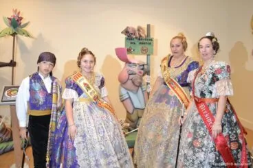 Inauguración exposición del Ninot 2015 – Los cargos de la falla Campaments con su ninot