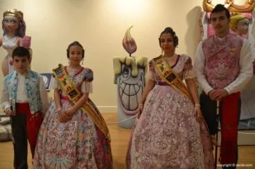 Inauguración exposición del Ninot 2015 – Los cargos de la falla Camp Roig con su ninot