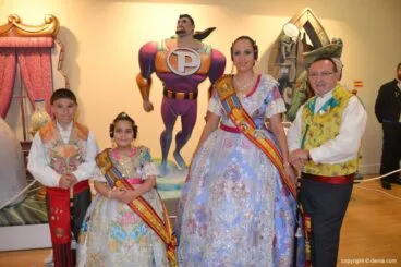 Inauguración exposición del Ninot 2015 – Los cargos de la falla Les Roques con su ninot